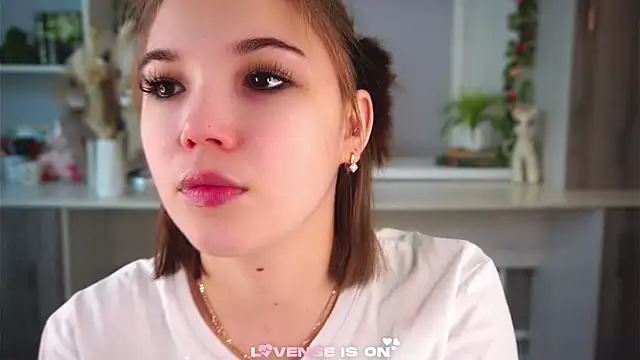 Snapshot of SolBurri chatting on 12/22/25, 01:13 SolBurri online show from 12/22/25, 01:13