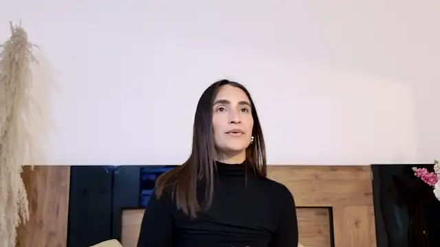 LucyHanks online show from 04/25/26, 01:41