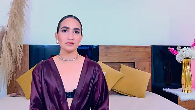 LucyHanks online show from 05/02/26, 01:38