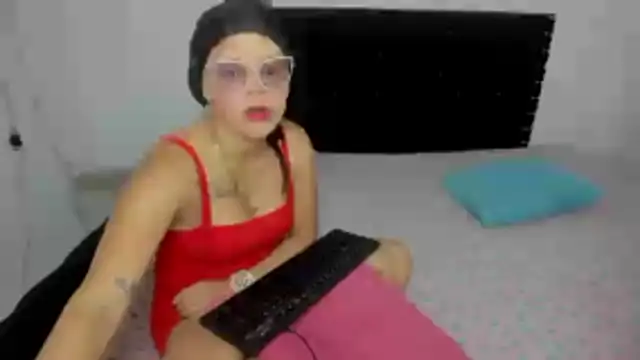 Snapshot of Alondra77_sexy chatting on 12/16/25, 02:44 Alondra77 sexy online show from 12/16/25, 02:44