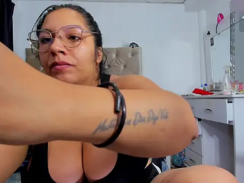 lulu parker online show from 03/10/26, 01:32