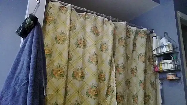 Snapshot of wecrulb chatting on 12/16/25, 02:55 wecrulb online show from 12/16/25, 02:55