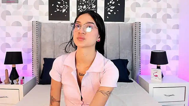 Snapshot of sara_stonems chatting on 12/18/25, 12:22 sara stonems online show from 12/18/25, 12:22