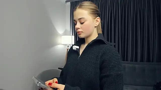 Snapshot of country_fox chatting on 12/18/25, 07:25 country fox online show from 12/18/25, 07:25