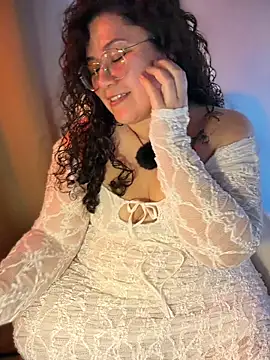 Snapshot of VanesssaMilf_ chatting on 06/06/26, 02:16 VanesssaMilf online show from 06/06/26, 02:16