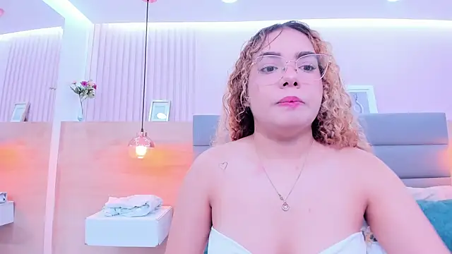 Snapshot of abril_dolly chatting on 12/15/25, 05:50 abril dolly online show from 12/15/25, 05:50