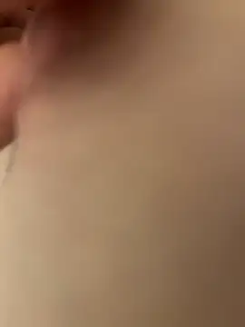 Snapshot of Anhh_Ann chatting on 12/16/25, 02:22 Anhh Ann online show from 12/16/25, 02:22