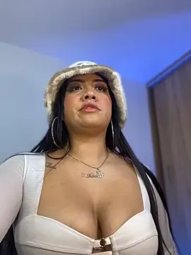 Snapshot of yeniffer_valens chatting on 12/14/25, 07:58 yeniffer valens online show from 12/14/25, 07:58