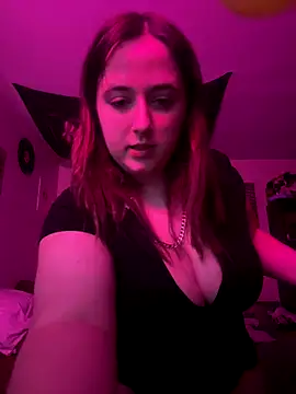 lunaazulxo online show from 12/23/25, 10:46