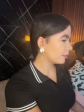 Snapshot of ValentinaEliot chatting on 12/23/25, 02:09 ValentinaEliot online show from 12/23/25, 02:09