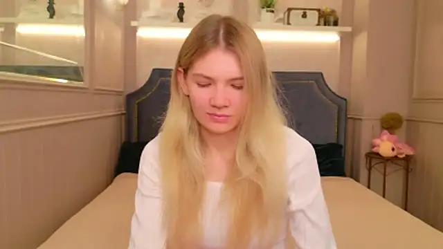 Vivien Hans online show from 06/19/26, 09:29