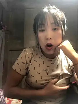 Snapshot of bae-asian chatting on 12/15/25, 04:28 bae-asian online show from 12/15/25, 04:28