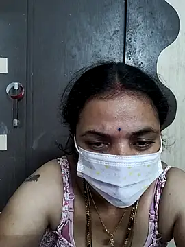 Snapshot of bhavyasri_55 chatting on 12/17/25, 01:50 bhavyasri 55 online show from 12/17/25, 01:50