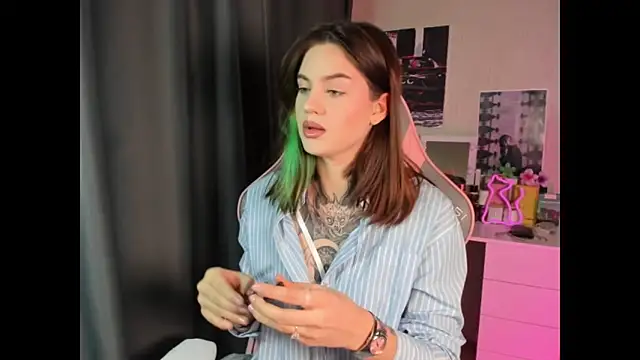 NikkieKitty online show from 12/16/25, 11:59