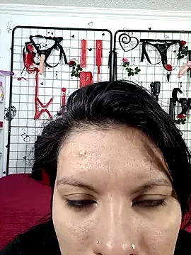 Snapshot of latinn_girls chatting on 12/16/25, 11:59 latinn girls online show from 12/16/25, 11:59