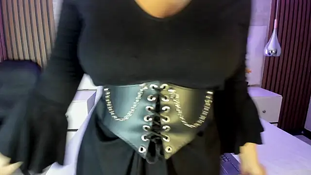 NaomySakura online show from 05/05/26, 08:28