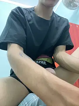 Snapshot of DucMinh_2k chatting on 03/15/26, 09:04 DucMinh 2k online show from 03/15/26, 09:04