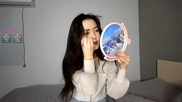 OleneBouras online show from 12/14/25, 09:25