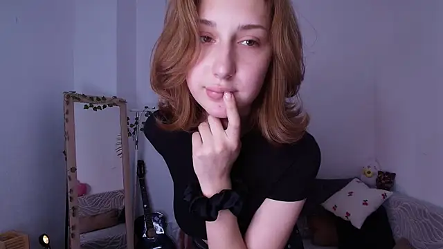 Snapshot of TariLechliter chatting on 07/19/26, 12:20 TariLechliter online show from 07/19/26, 12:20