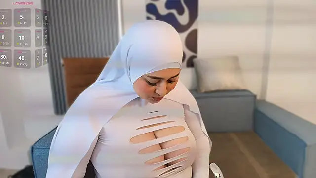 Snapshot of Zalma_eva chatting on 12/18/25, 11:05 Zalma eva online show from 12/18/25, 11:05