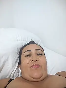 Nini Love  online show from 05/10/26, 04:06