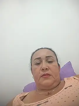 Snapshot of Nini_Love_ chatting on 06/17/26, 04:48 Nini Love online show from 06/17/26, 04:48