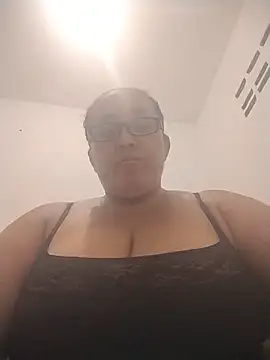 Snapshot of Nini_Love_ chatting on 06/22/26, 03:25 Nini Love online show from 06/22/26, 03:25