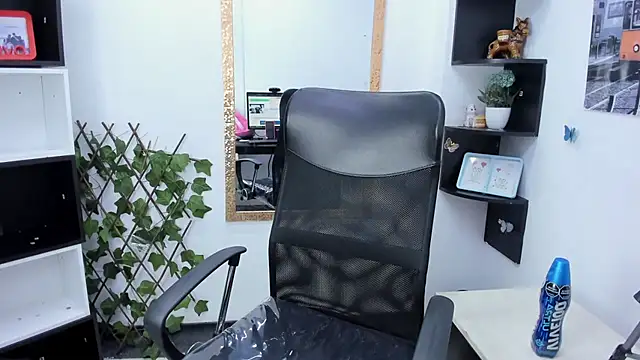 sophi hardd  online show from 02/05/26, 01:49