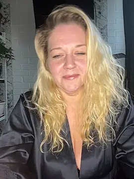 JenniferCarmen online show from 05/10/26, 07:57