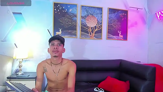 Alex jeins at online show from 03/01/26, 03:25