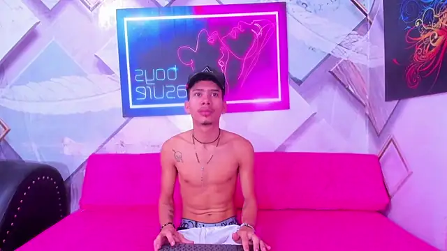 Alex jeins at online show from 03/16/26, 02:10