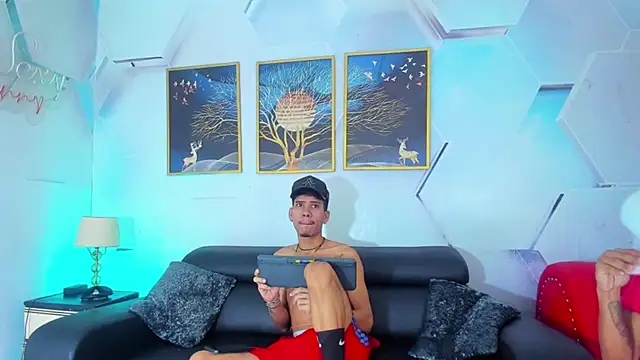 Alex jeins at online show from 03/19/26, 02:10