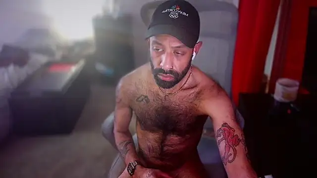 Snapshot of LilBrownPKB chatting on 02/12/26, 02:01 LilBrownPKB online show from 02/12/26, 02:01