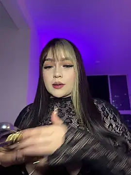 Daniela ruizz online show from 05/10/26, 02:17