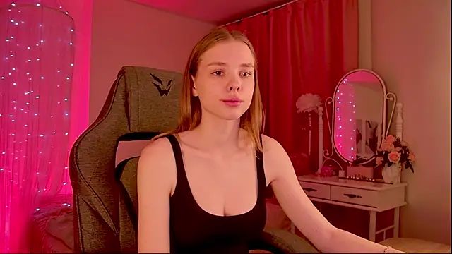 BellaHaadiid online show from 12/16/25, 11:48