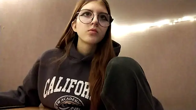 Snapshot of VictorinaMccorey chatting on 12/22/25, 04:15 VictorinaMccorey online show from 12/22/25, 04:15