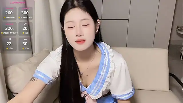 Yvonne-07 online show from 04/28/26, 04:56