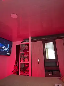 Aurora Dolce online show from 12/18/25, 01:22