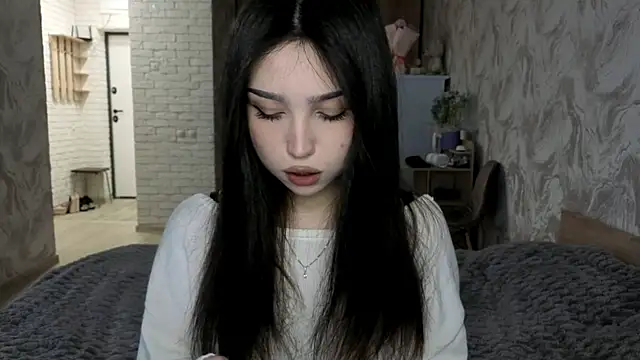 Qwami Amie online show from 06/20/26, 07:11