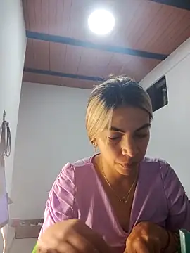 Snapshot of Evangeline_Bonnet chatting on 03/22/26, 01:42 Evangeline Bonnet online show from 03/22/26, 01:42