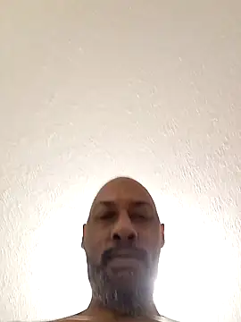 Snapshot of Rizzle9800 chatting on 02/17/26, 02:52 Rizzle9800 online show from 02/17/26, 02:52