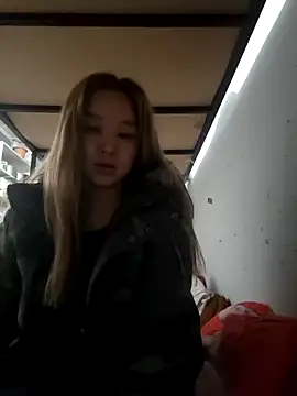 Snapshot of SherrylShaw chatting on 12/18/25, 06:03 SherrylShaw online show from 12/18/25, 06:03