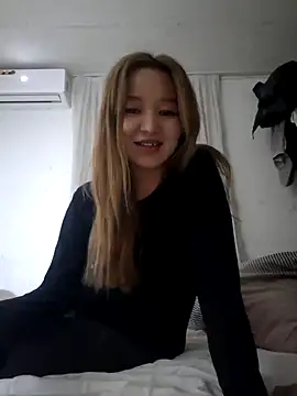 Snapshot of SherrylShaw chatting on 12/19/25, 07:43 SherrylShaw online show from 12/19/25, 07:43