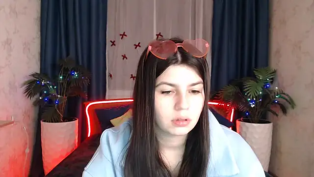 KisaModel online show from 12/20/25, 01:18