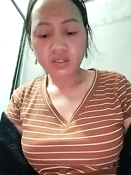 Snapshot of Luckyy03 chatting on 12/15/25, 10:25 Luckyy03 online show from 12/15/25, 10:25