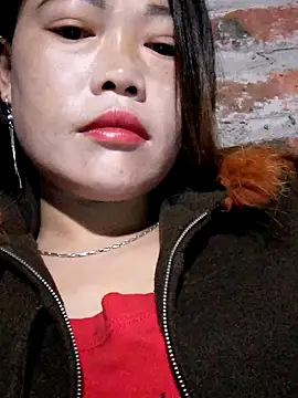 Snapshot of yana-zz chatting on 12/15/25, 04:33 yana-zz online show from 12/15/25, 04:33