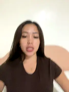 Snapshot of Serena_reinaa chatting on 12/21/25, 01:18 Serena reinaa online show from 12/21/25, 01:18