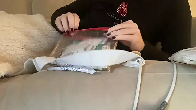 Snapshot of ijustturned18today chatting on 12/15/25, 08:29 ijustturned18today online show from 12/15/25, 08:29