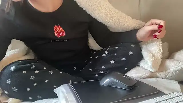 Snapshot of ijustturned18today chatting on 12/22/25, 12:13 ijustturned18today online show from 12/22/25, 12:13