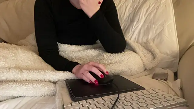 Snapshot of ijustturned18today chatting on 01/05/26, 05:27 ijustturned18today online show from 01/05/26, 05:27